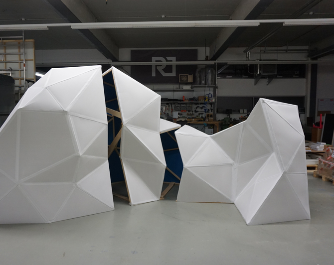 Fertige Module des Eisbergs in der Werkstatt