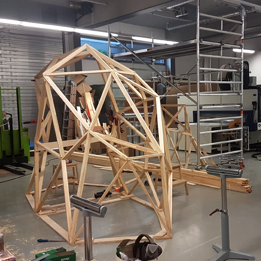 Eisberkskelett in der Werkstatt
