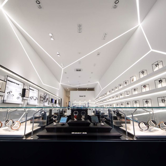 Blick über die Vitrinen