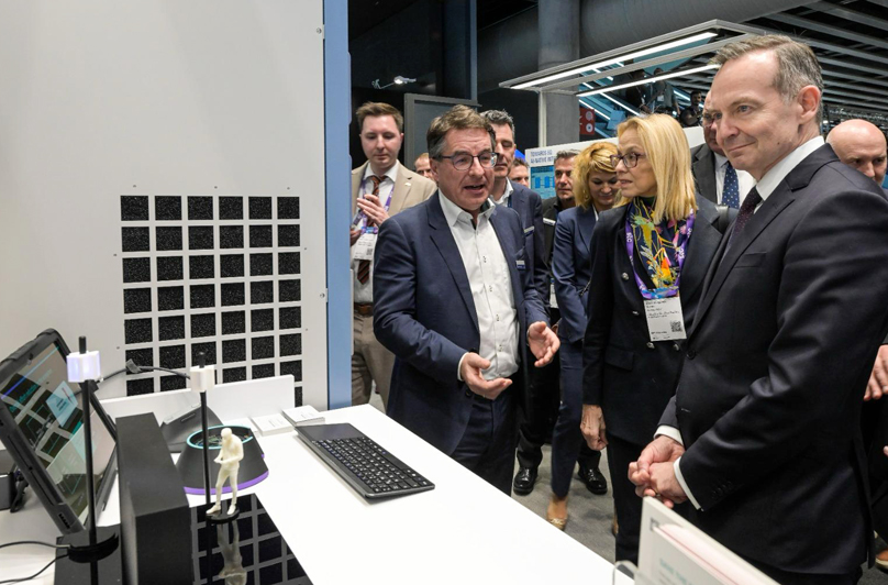 Vorstellung des Servermodells auf der Messe