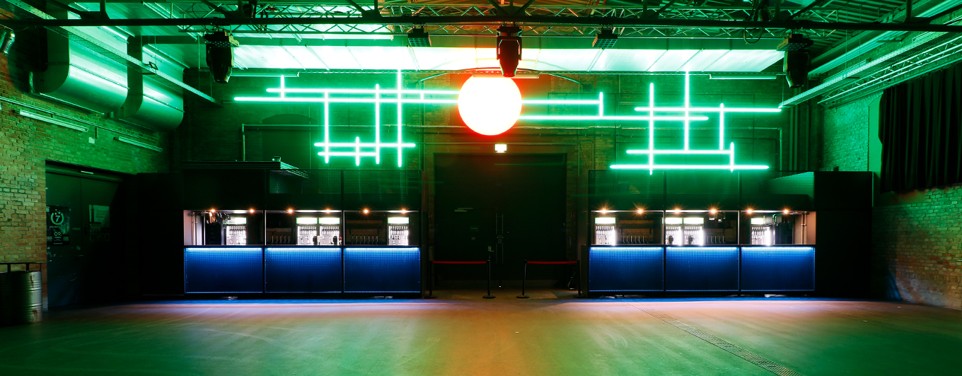 Tresen mit Lichtinstallation