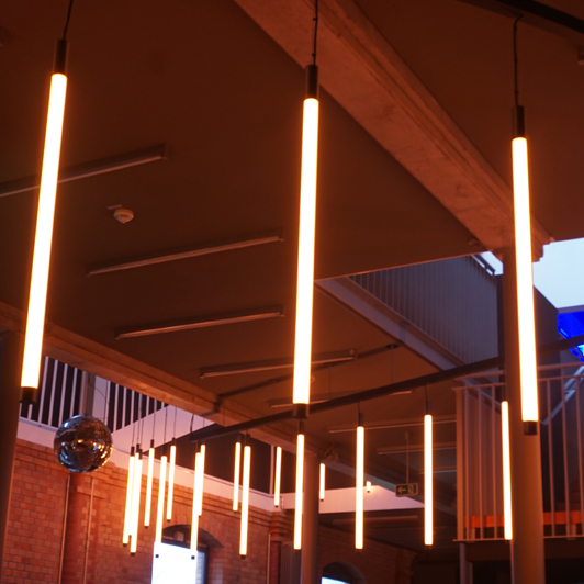 Detail, schwebende Röhren