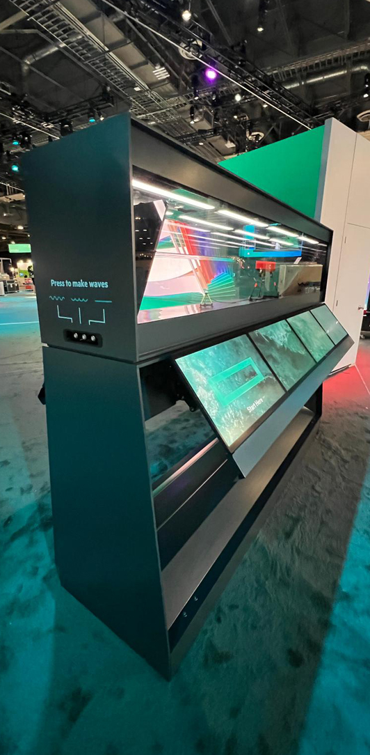 Wave Tank auf Messe, Seitenansicht