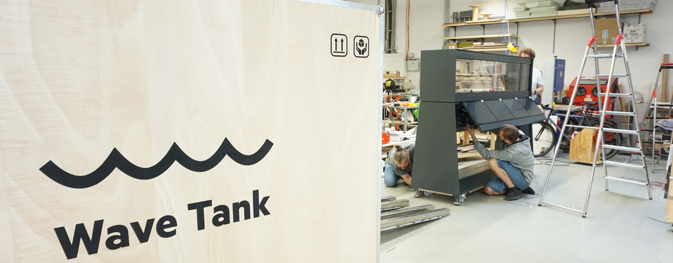 Werkstattimpression, Verkabeln des Wave Tanks